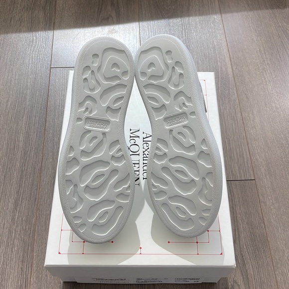 Authentic Brand New Alexander McQUEEN Sneakers - Picture 6 of 10